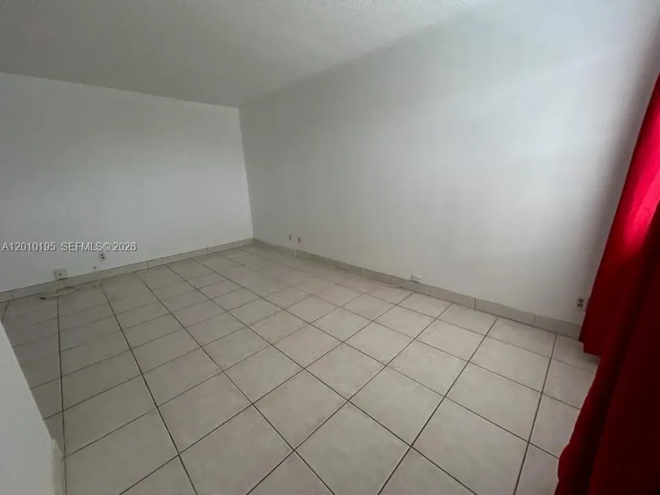1 Bed 1 Bath Urban Residential Condo in Hollywood, FL - 3