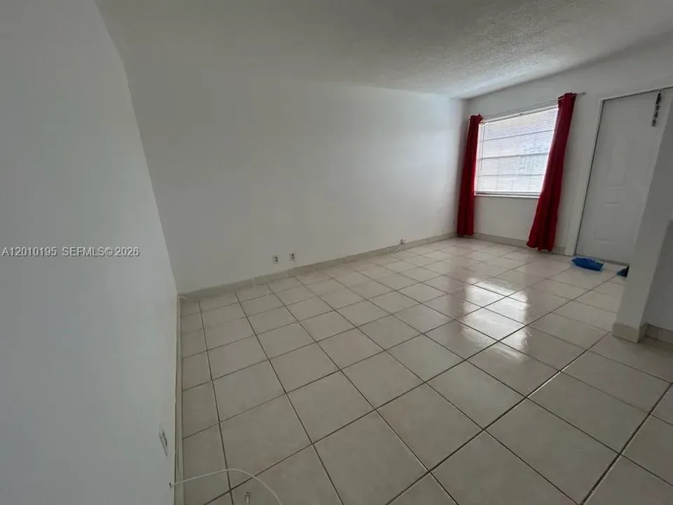 1 Bed 1 Bath Urban Residential Condo in Hollywood, FL - 4