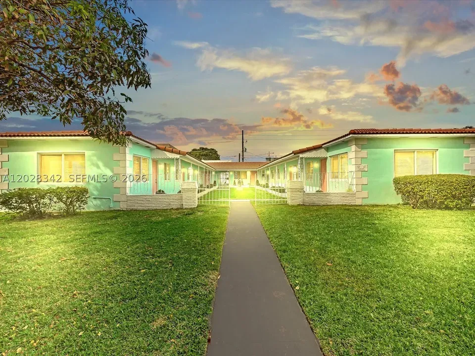 1 Bed 1 Bath Urban Residential Condo in Hollywood, FL