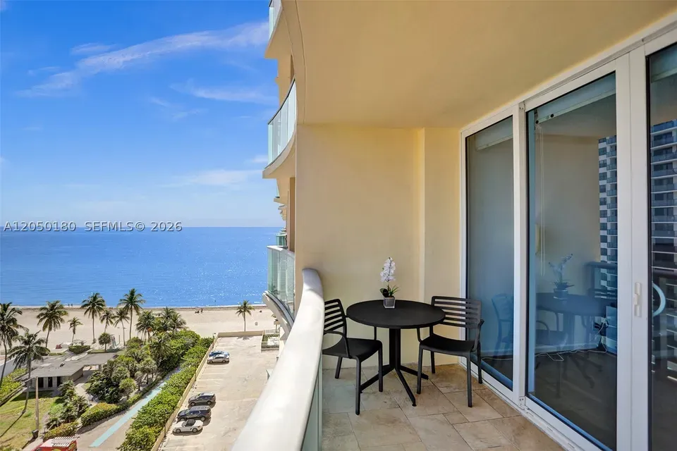1 Bed 1 Bath Urban Residential Condo in Hollywood, FL - 1