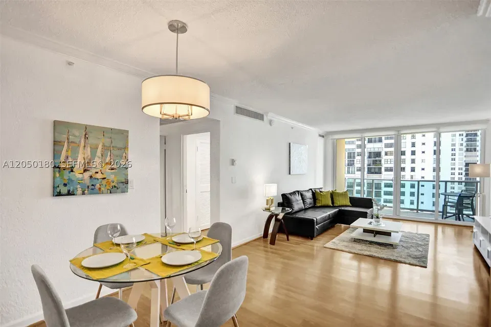 1 Bed 1 Bath Urban Residential Condo in Hollywood, FL - 3
