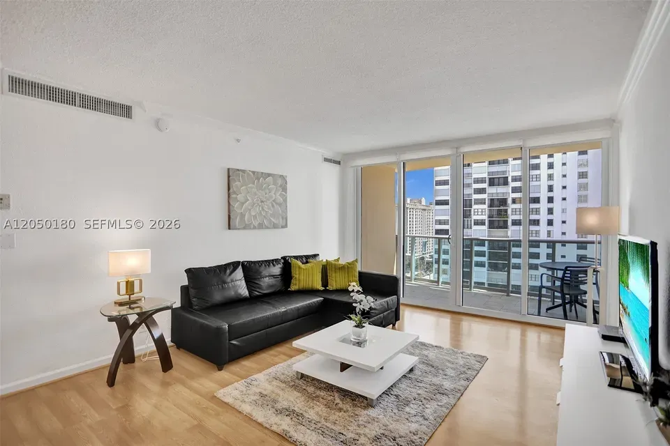 1 Bed 1 Bath Urban Residential Condo in Hollywood, FL - 5