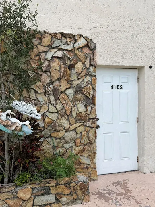 1 Bed 1 Bath Urban Residential Condo in Hollywood, FL