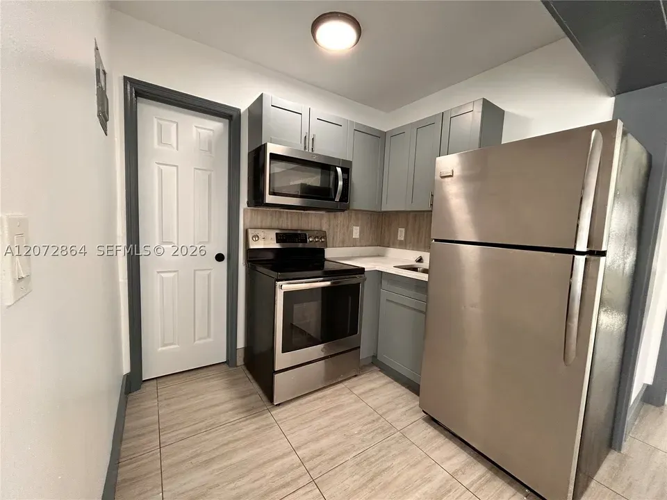1 Bed 1 Bath Urban Residential Condo in Hollywood, FL