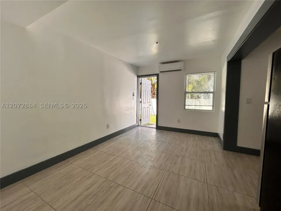 1 Bed 1 Bath Urban Residential Condo in Hollywood, FL - 3