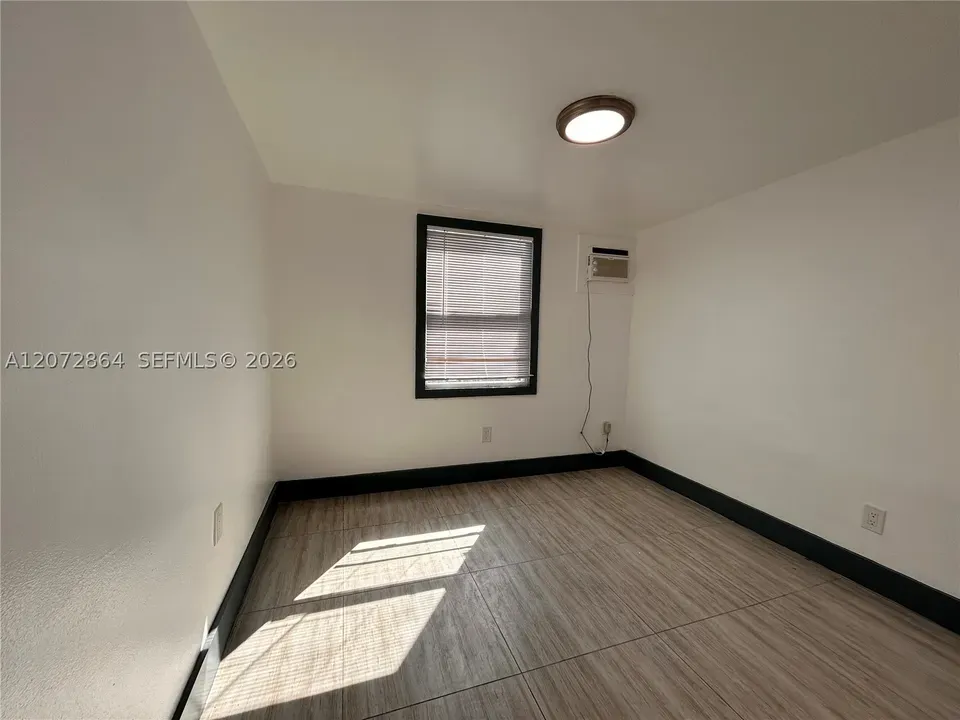 1 Bed 1 Bath Urban Residential Condo in Hollywood, FL - 4
