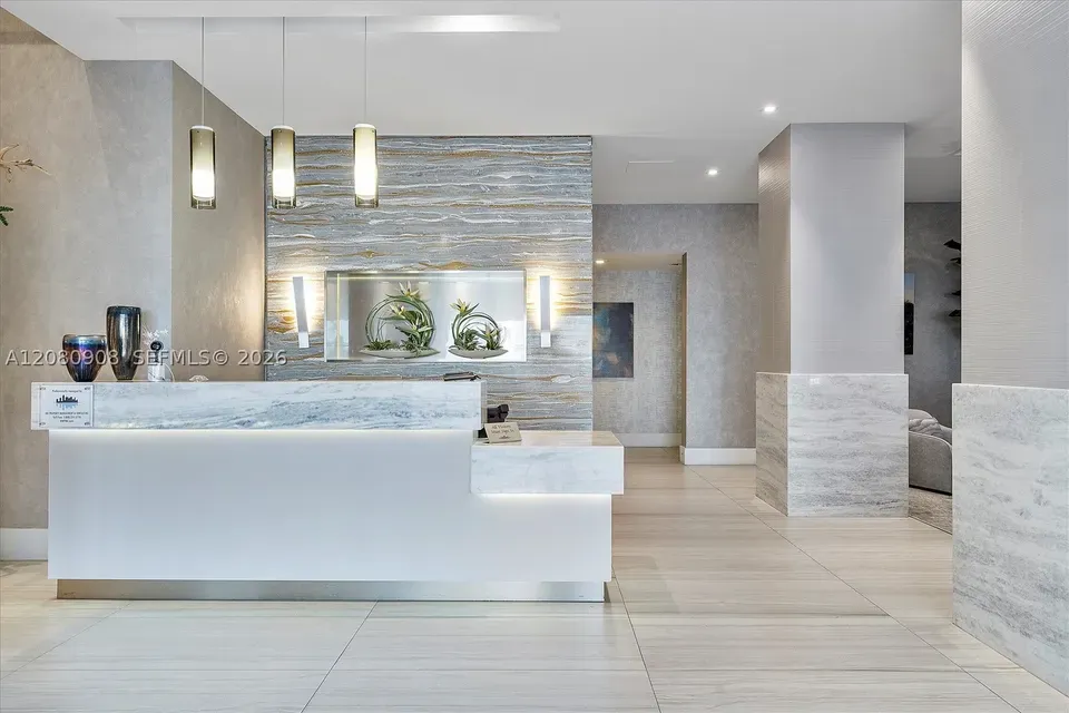 1 Bed 1 Bath Urban Residential Condo in Hollywood, FL - 4