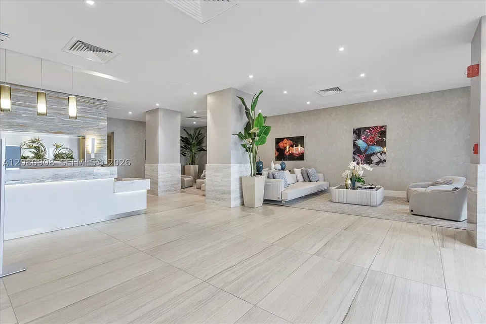 1 Bed 1 Bath Urban Residential Condo in Hollywood, FL - 5