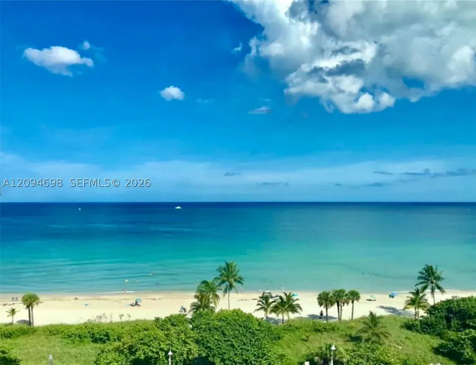 1 Bed 1 Bath Urban Residential Condo in Hollywood, FL
