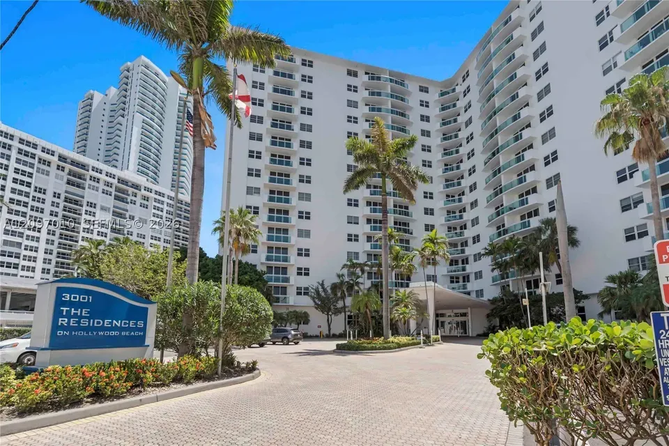 1 Bed 1 Bath Urban Residential Condo in Hollywood, FL