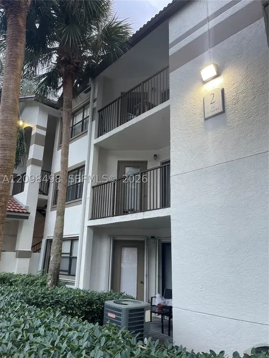 1 Bed 1 Bath Urban Residential Condo in Hollywood, FL - 2