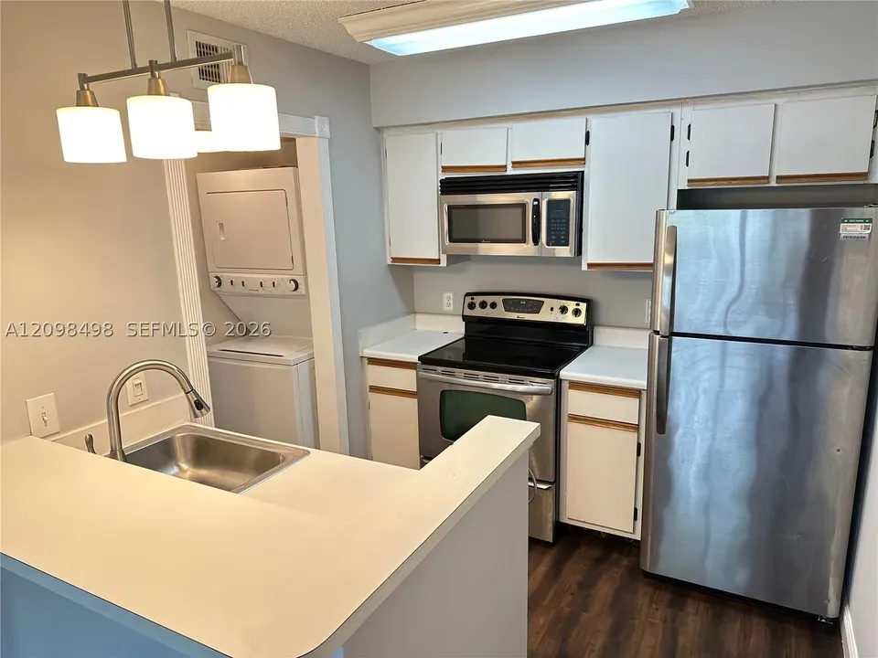 1 Bed 1 Bath Urban Residential Condo in Hollywood, FL - 3