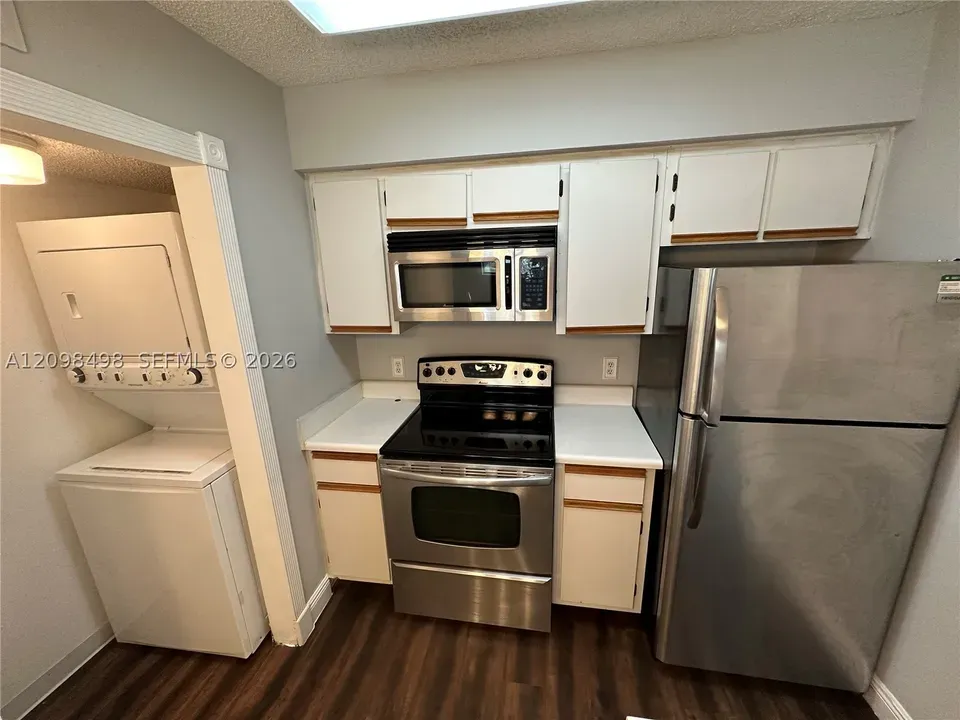 1 Bed 1 Bath Urban Residential Condo in Hollywood, FL - 4