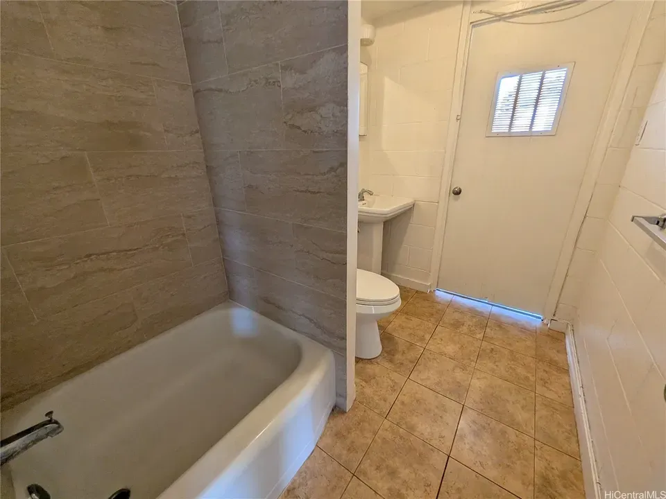 1 Bed 1 Bath Urban Residential Condo in Honolulu, HI - 3