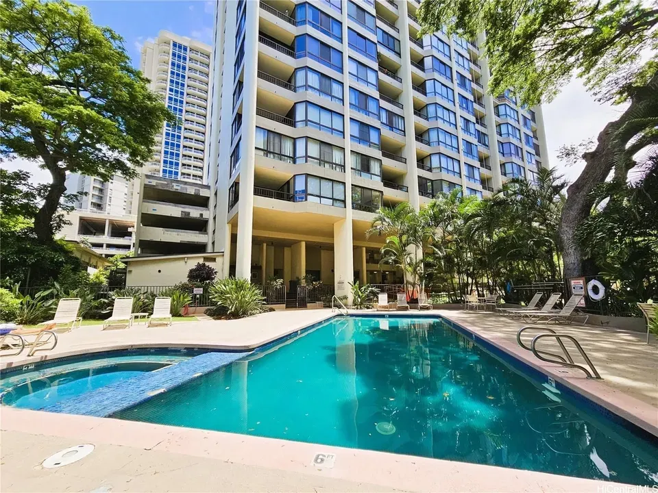 1 Bed 1 Bath Urban Residential Condo in Honolulu, HI - 1