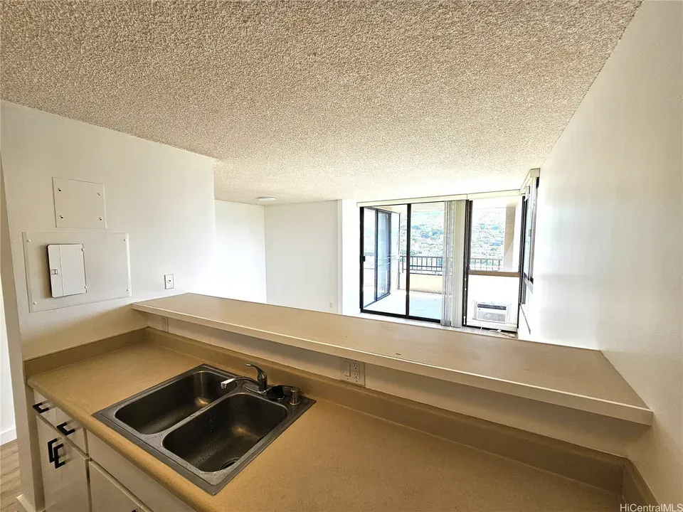 1 Bed 1 Bath Urban Residential Condo in Honolulu, HI - 3