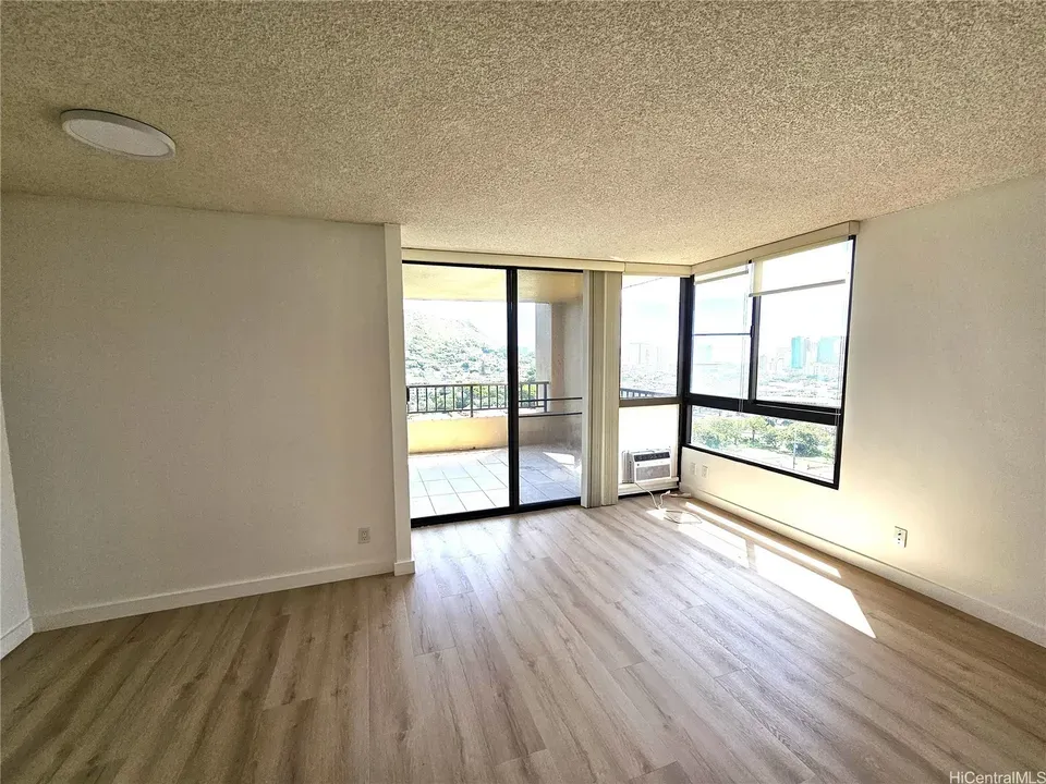 1 Bed 1 Bath Urban Residential Condo in Honolulu, HI - 4