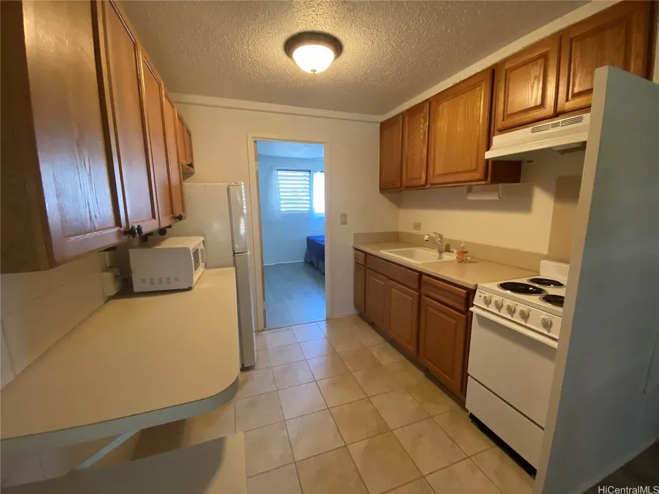 1 Bed 1 Bath Urban Residential Condo in Honolulu, HI - 3