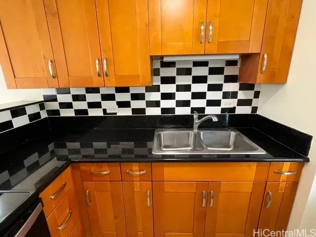 1 Bed 1 Bath Urban Residential Condo in Honolulu, HI - 4