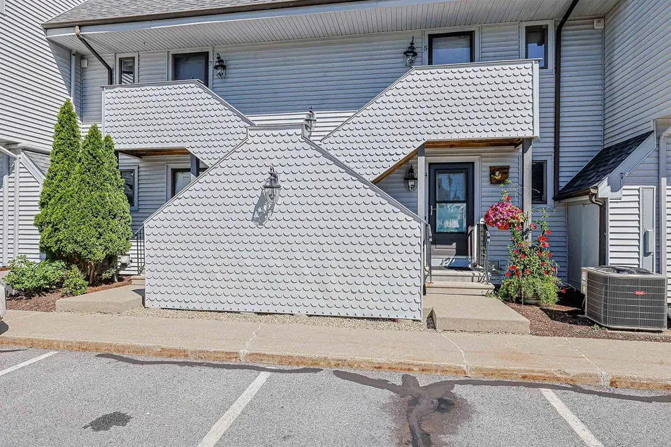 1 Bed 1 Bath Urban Residential Condo in Manchester, NH - 2