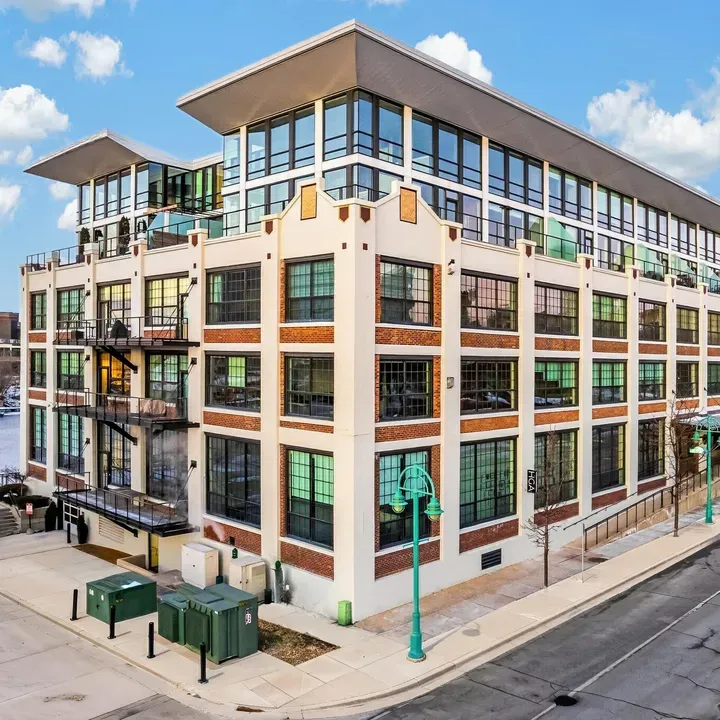 1 Bed 1 Bath Urban Residential Condo in Milwaukee, WI