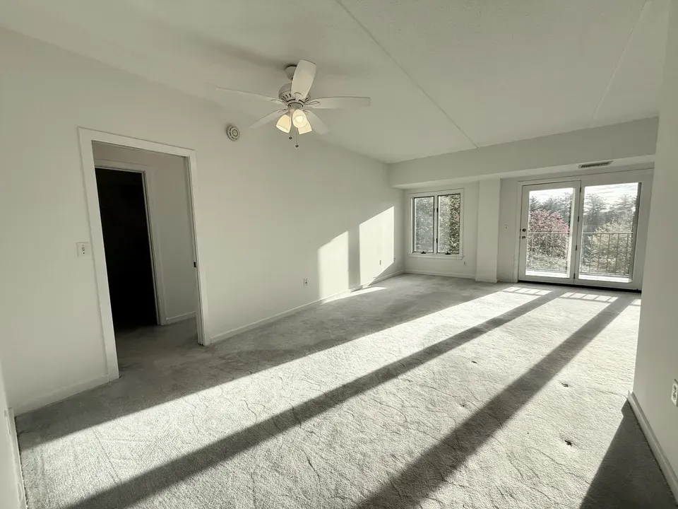 1 Bed 1 Bath Urban Residential Condo in Nashua, NH - 4