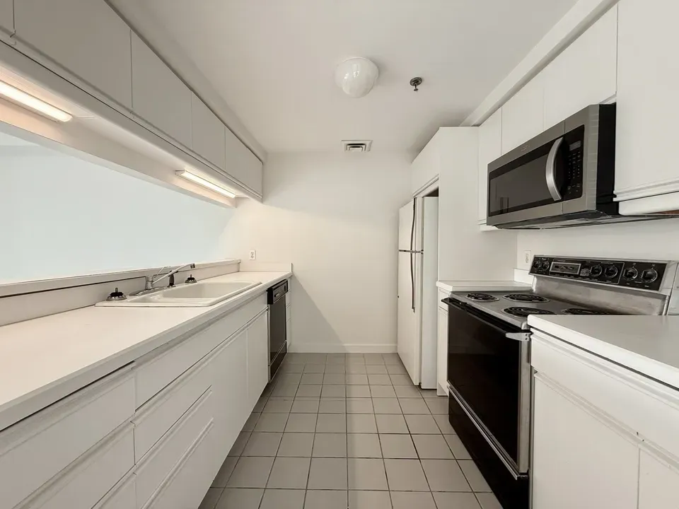 1 Bed 1 Bath Urban Residential Condo in Nashua, NH - 5