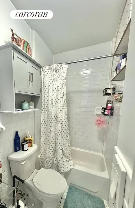 1 Bed 1 Bath Urban Residential Condo in New York, NY - 4