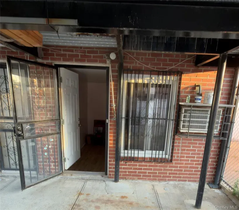 1 Bed 1 Bath Urban Residential Condo in Queens, NY