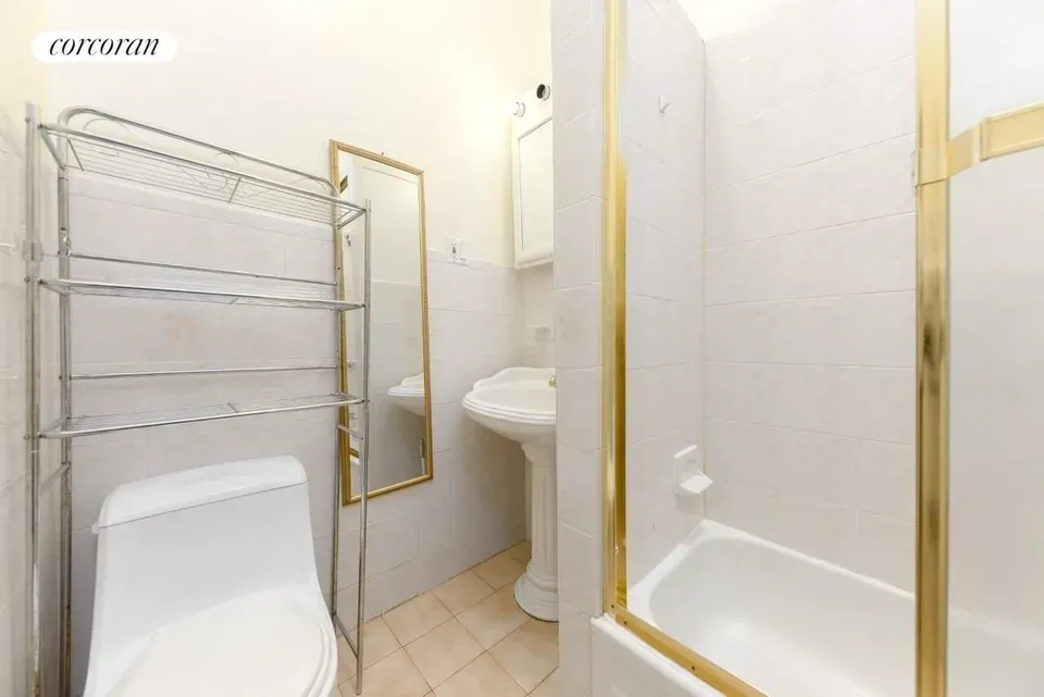 1 Bed 1 Bath Urban Residential Condo in Queens, NY - 5