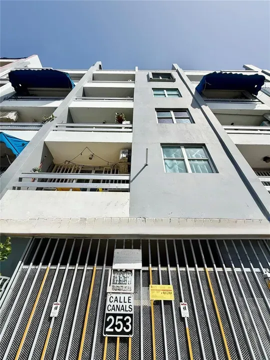1 Bed 1 Bath Urban Residential Condo in San Juan, PR