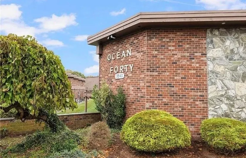 1 Bed 1 Bath Urban Residential Condo in Warwick, RI