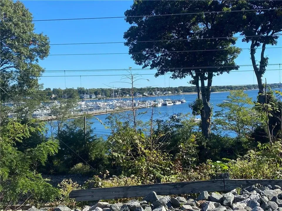 1 Bed 1 Bath Urban Residential Condo in Warwick, RI - 4