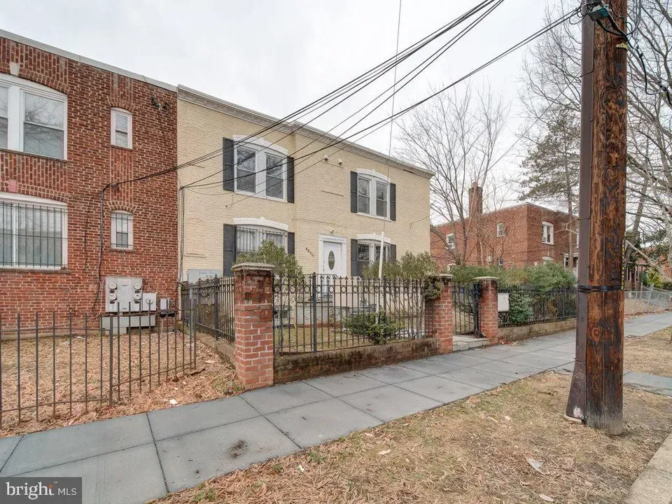 1 Bed 1 Bath Urban Residential Condo in Washington, DC - 2