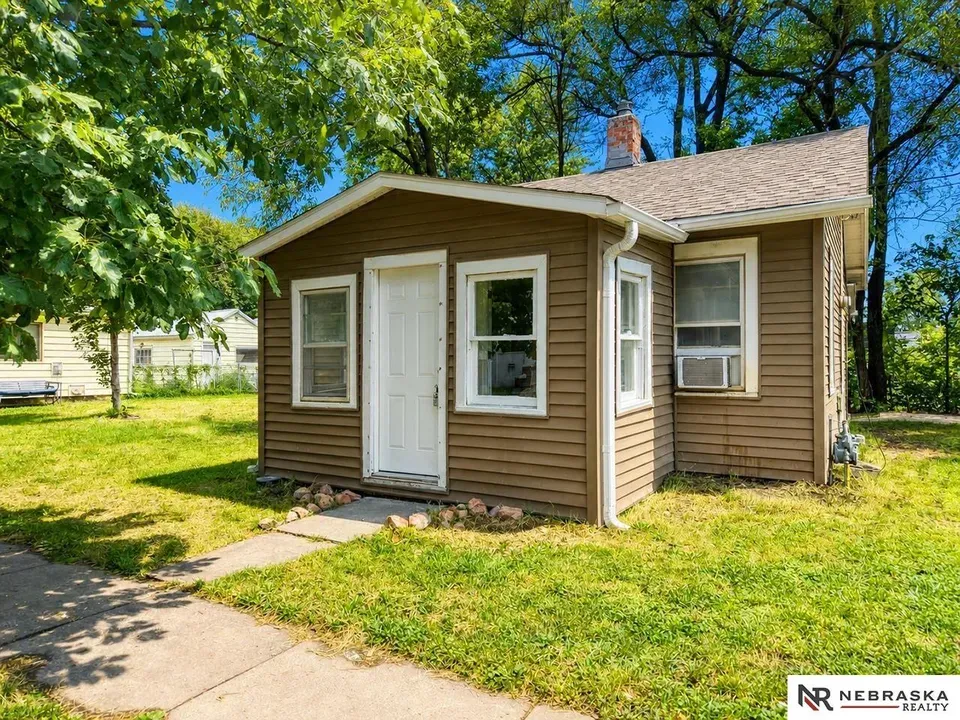 1 Bed 2 Bath Classic Historic Era Home in Lincoln, NE