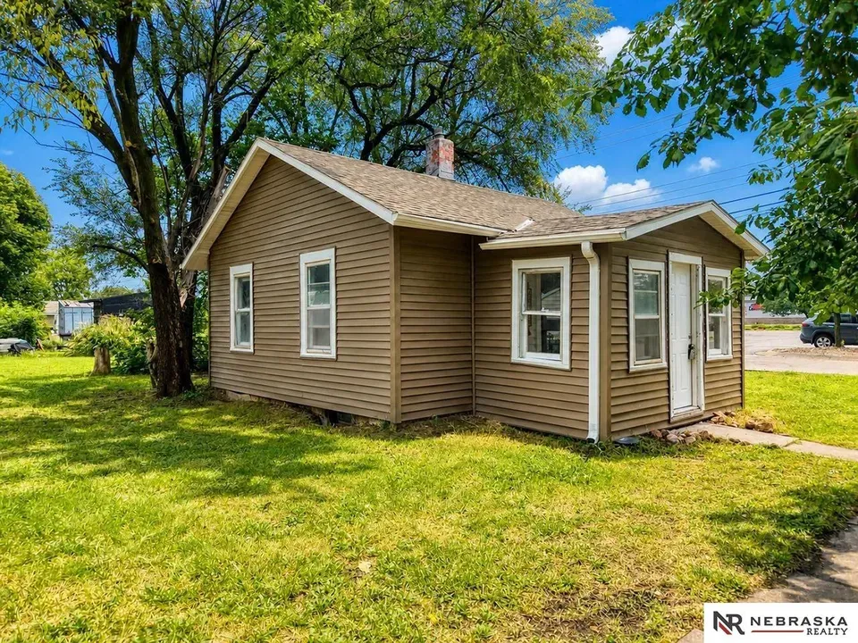 1 Bed 2 Bath Classic Historic Era Home in Lincoln, NE - 2