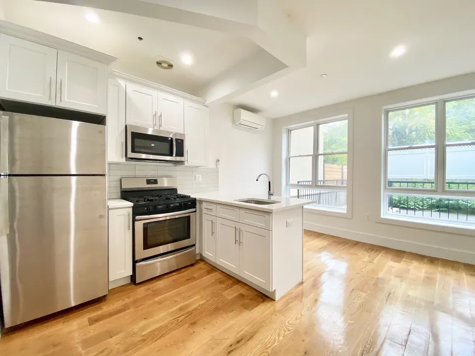 1 Bed 2 Bath Contemporary High-Rise Condo in Brooklyn, NY - 1