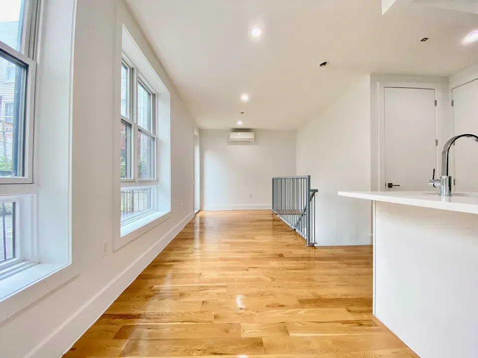 1 Bed 2 Bath Contemporary High-Rise Condo in Brooklyn, NY - 4