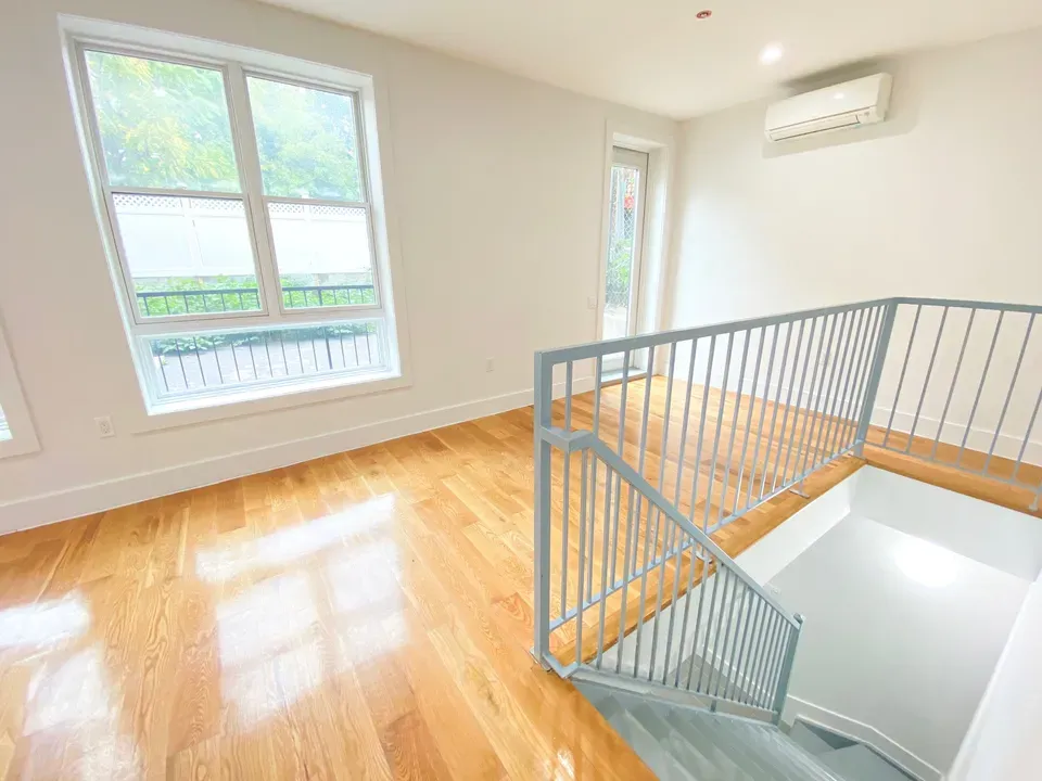1 Bed 2 Bath Contemporary High-Rise Condo in Brooklyn, NY - 5