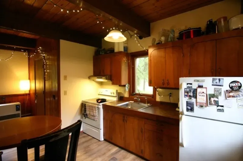 1 Bed 2 Bath Modern Contemporary Residence in Fairbanks, AK - 5