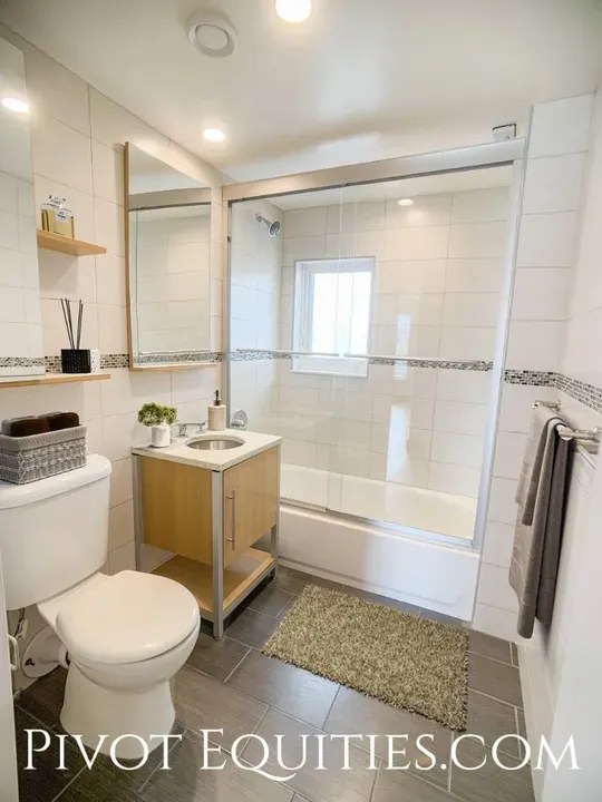 1 Bed 2 Bath Urban Residential Condo in Brooklyn, NY - 4