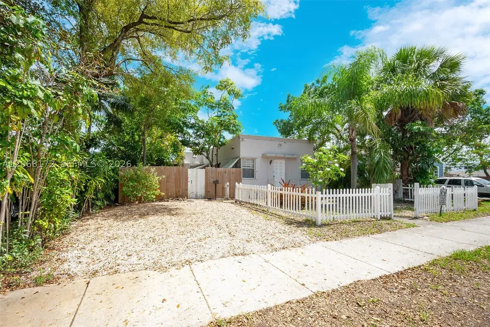 1 Bed 2 Bath Urban Residential Condo in Hollywood, FL - 1