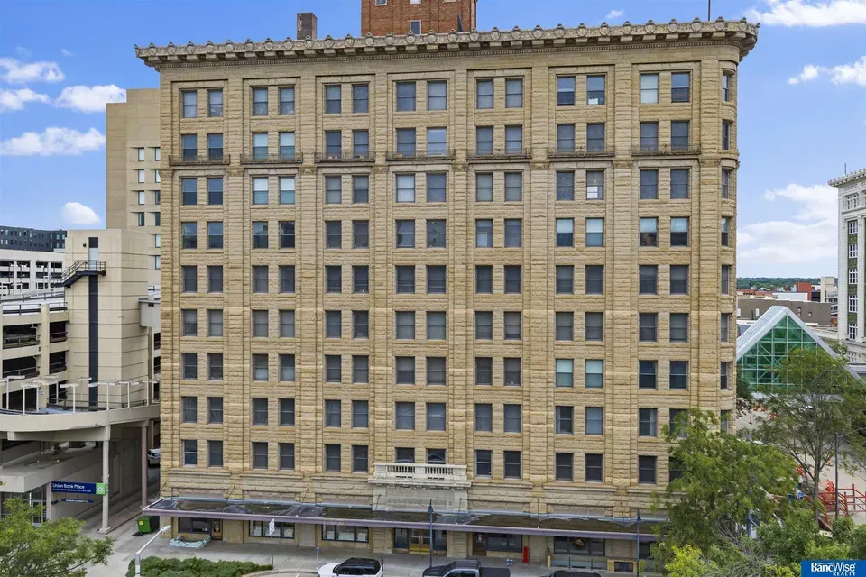 1 Bed 2 Bath Urban Residential Condo in Lincoln, NE - 2