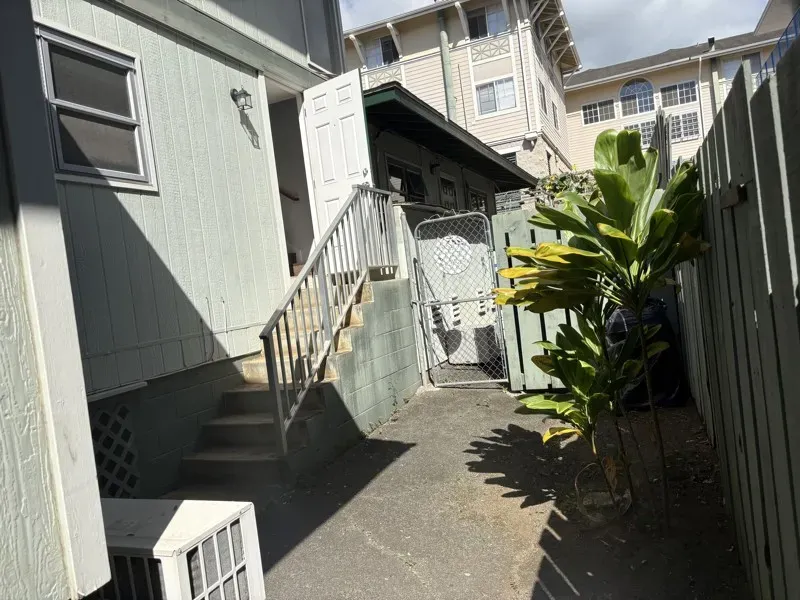 10 Bed 3 Bath Contemporary Multi-Level Townhome in Honolulu, HI - 4
