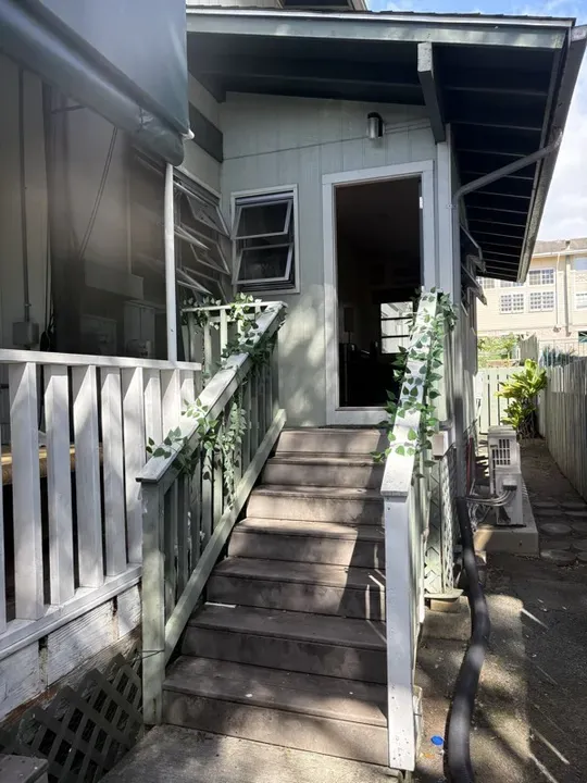 10 Bed 3 Bath Contemporary Multi-Level Townhome in Honolulu, HI - 5