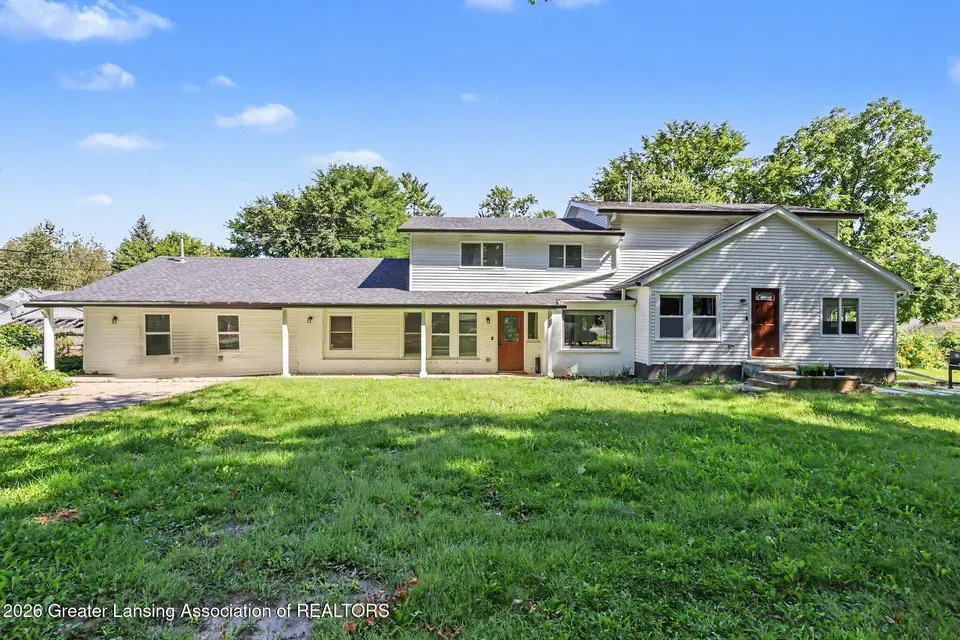 11 Bed 5 Bath Established Mid-Century Residence in Lansing, MI
