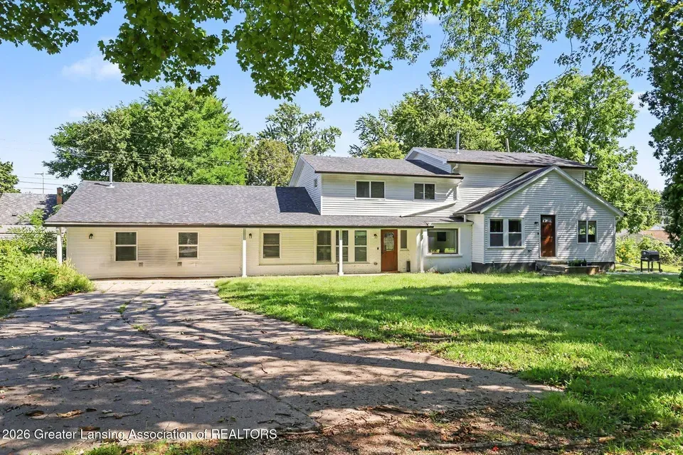 11 Bed 5 Bath Established Mid-Century Residence in Lansing, MI - 2