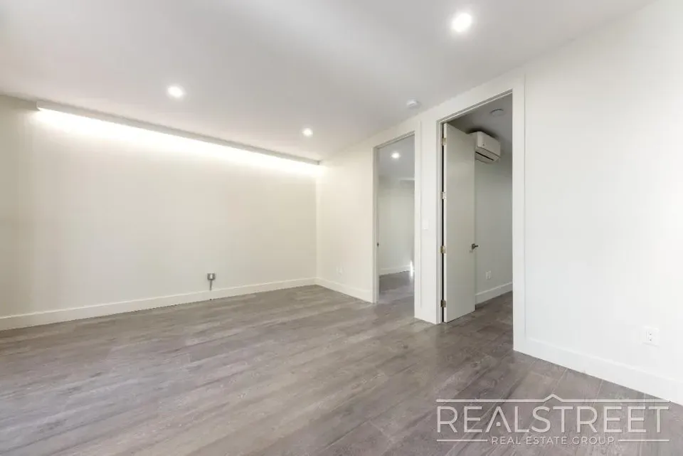 11 Bed 6 Bath Urban Residential Condo in Brooklyn, NY - 4