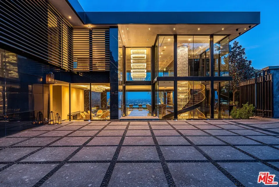 12 Bed 17 Bath Modern Architectural Estate in Los Angeles, CA - 1