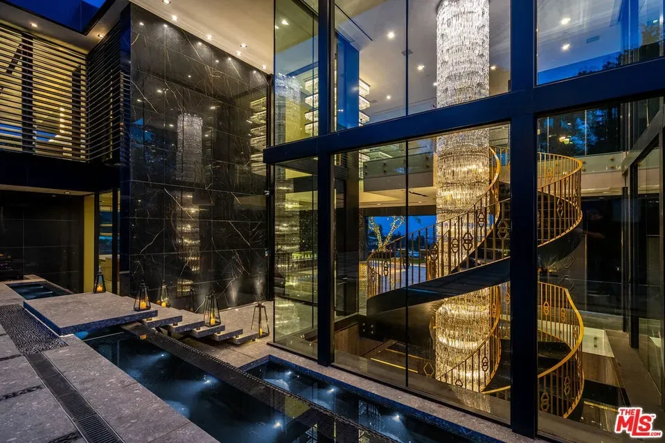 12 Bed 17 Bath Modern Architectural Estate in Los Angeles, CA - 2
